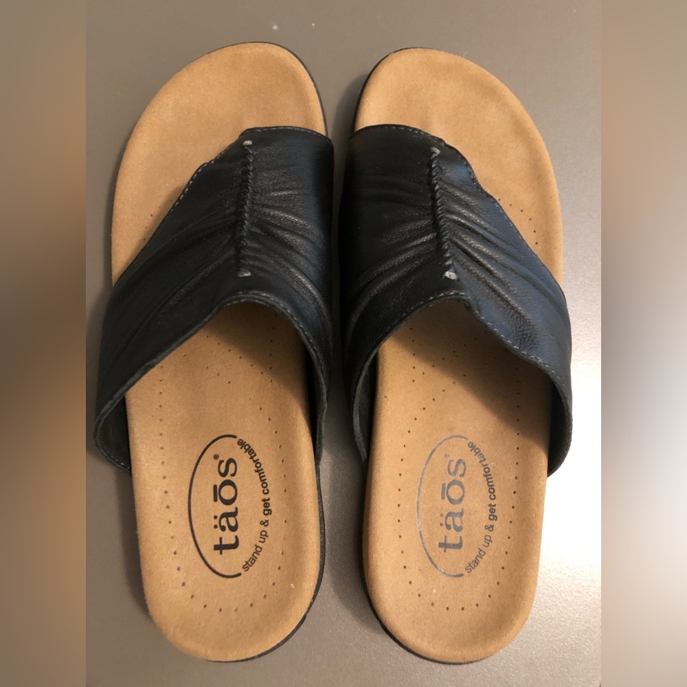 Taos Gift 2 Black Leather Slides Size 8